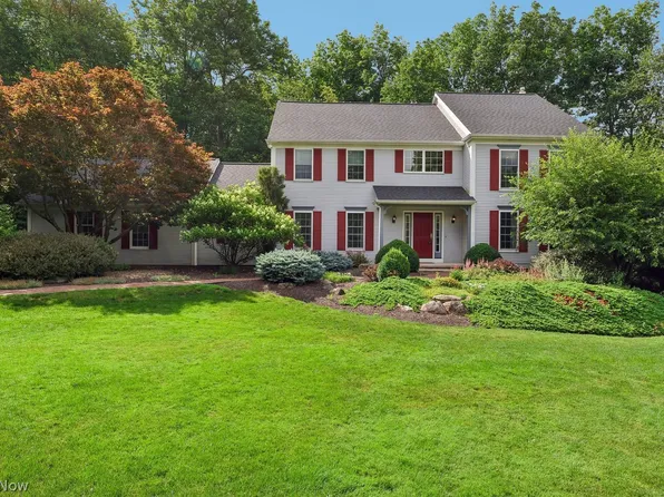54 Fairfax Dr, Chagrin Falls, OH 44022
