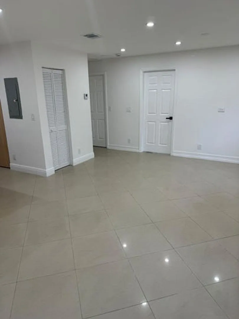 7000 TYLER Street, Hollywood, FL 33024 - 7352 — Photo 3