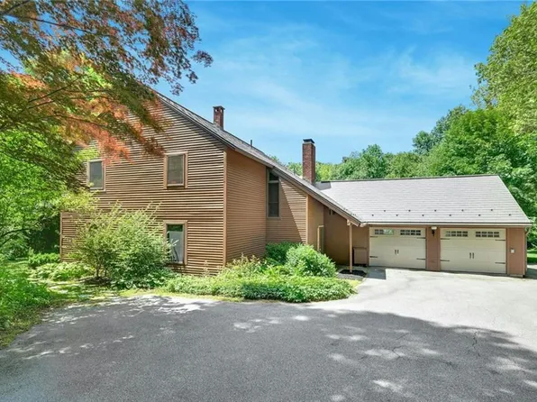 10 Martha Rd, North Smithfield, RI 02896
