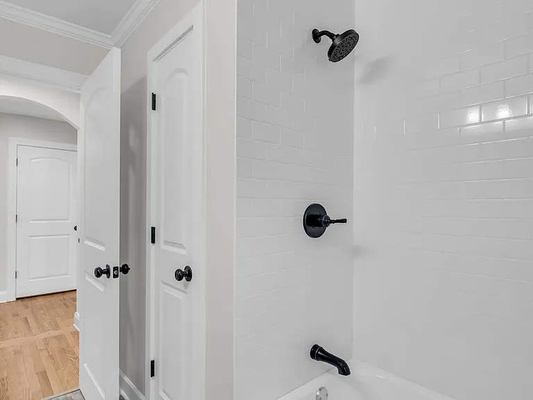 719 Woodmere Dr — Photo 11