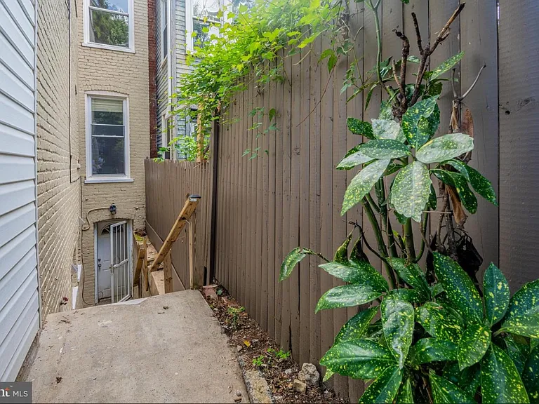 715 Quincy St NW #1 — Photo 20