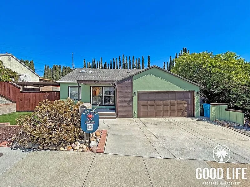 3 bed, 2.0 bath, 1042 sqft, $3,800 — Photo 1