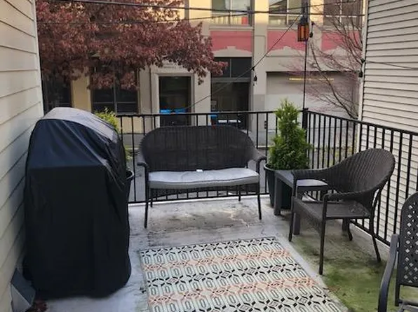 1715 Harvard Ave APT 4, Seattle, WA 98122