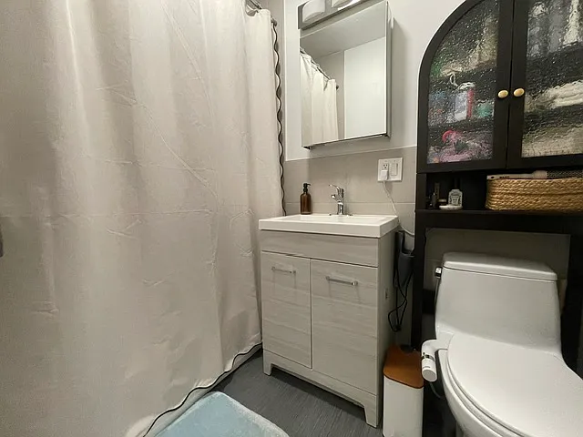 686 Sackett St #4R — Photo 4