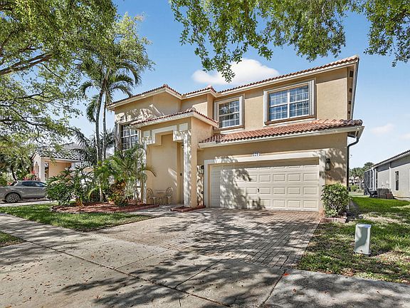 3rd image of 1294 NW 168th Avenue