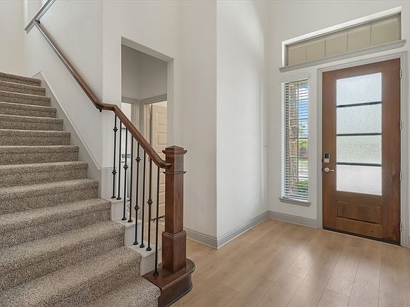 2nd image of 3208 Heathrow Rd