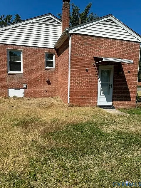 3 bed, 1.5 bath, 1304 sqft, $2,275 — Photo 2