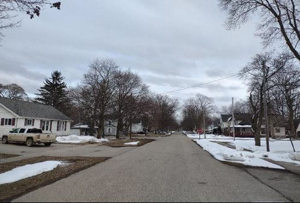 Exterior Neighborhood (street photo)