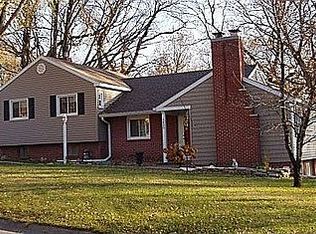 5830 Windsor Dr, Des Moines, IA 50312