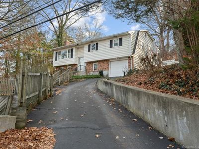 2 Old Mill Rd, Quaker Hill, CT, 06375