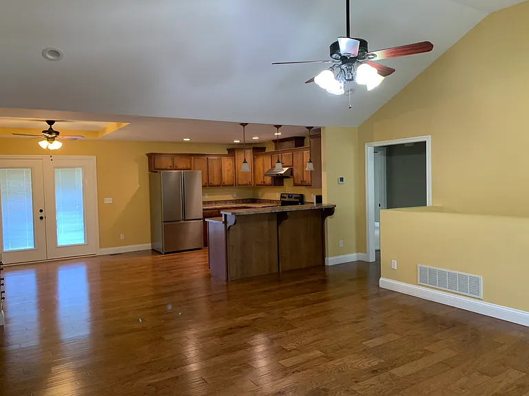 208 S Howard St — Photo 14