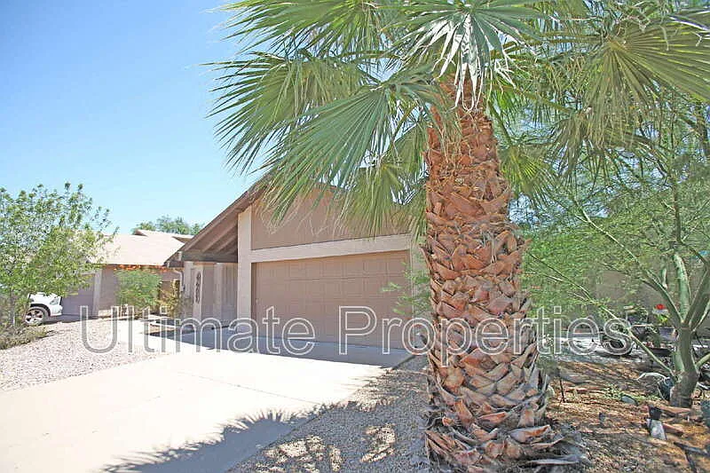 2 bed, 2.0 bath, 1482 sqft, $1,895 — Photo 2