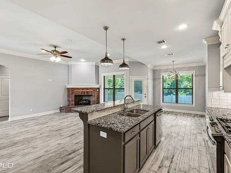 302 Oscar Cir — Photo 27