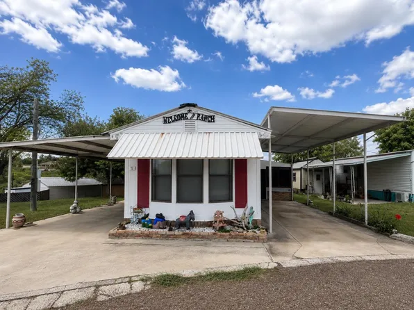 118 Blossum Blvd, Zapata, TX 78076
