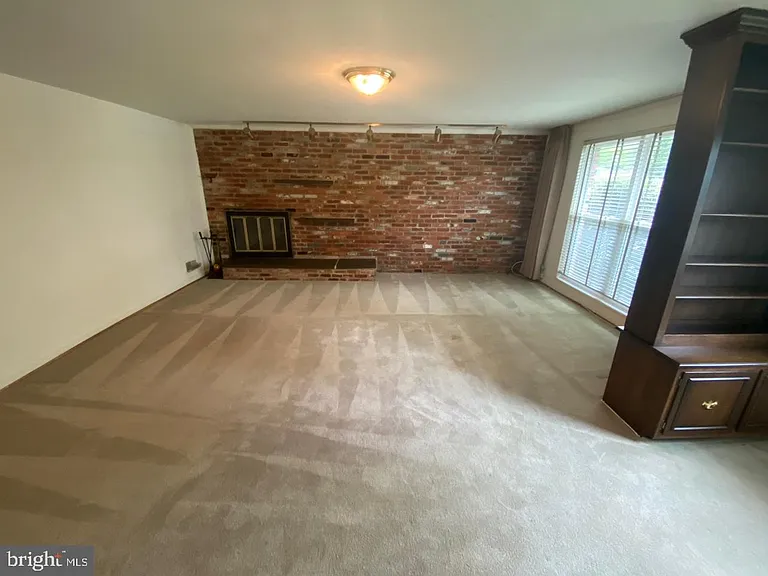 6411 E Halbert Rd — Photo 8