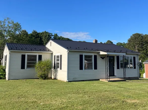 210 Center St, Gretna, VA 24557