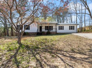 1040 Maple Grove St, Burns, TN 37029