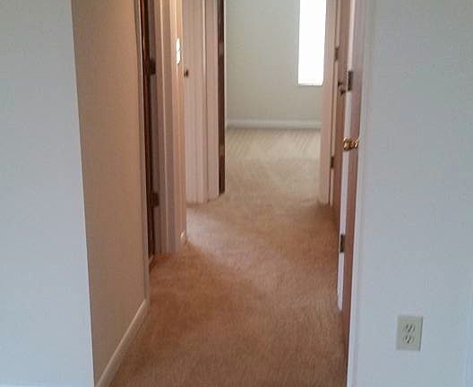 Hallway to bedrooms, bathroom, washer/dryer hook ups