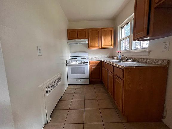 3rd image of 11631 170th St #2R