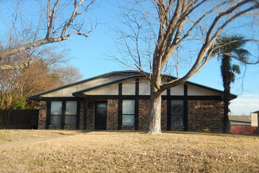 1st image of 2809 E Park Blvd