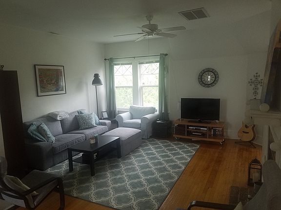 3rd image of 419 Warren Cres APT 4