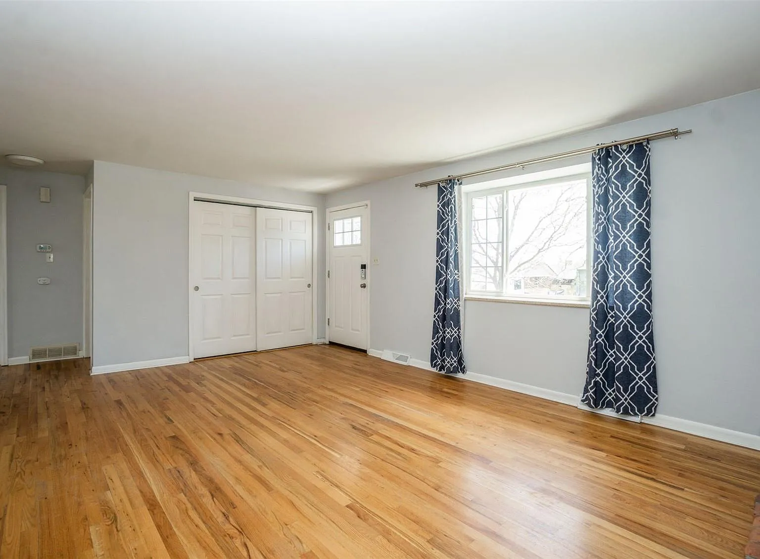 4 bed, 1750 sqft, $3,000 — Photo 3