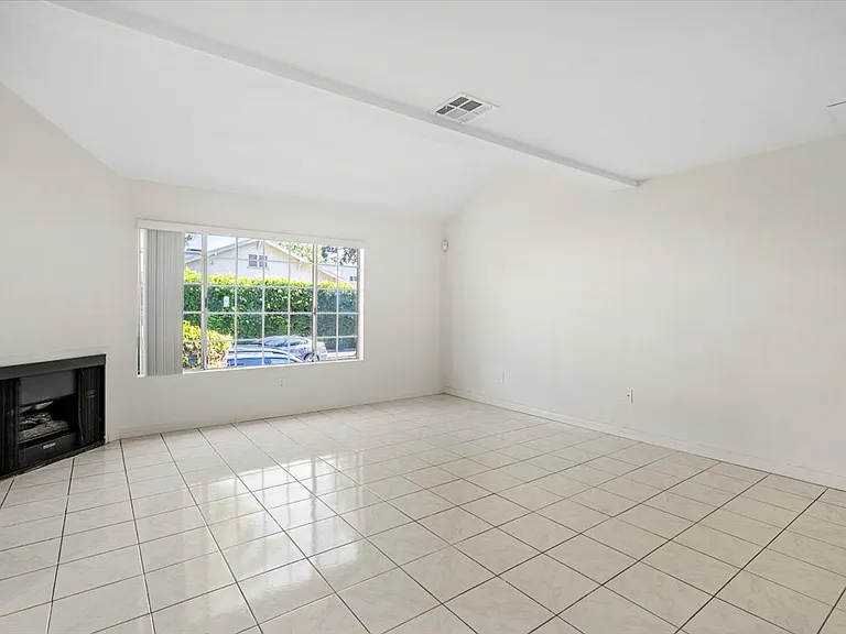 200 E Windsor Rd #1 — Photo 5