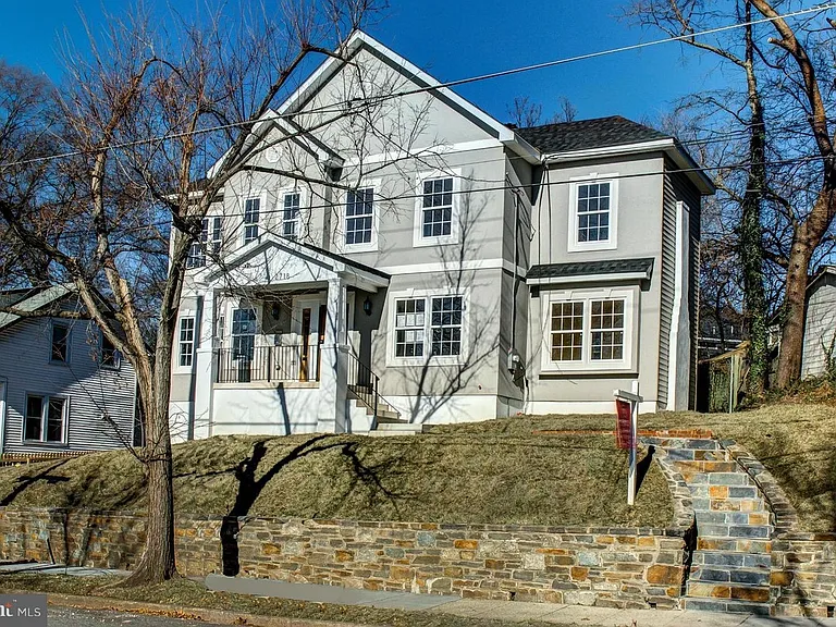 2718 Hamlin St NE #B — Photo 1