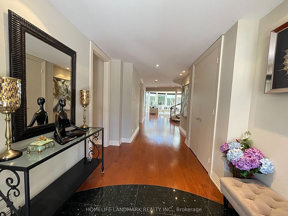 3rd image of 35 Gardiner Rd E