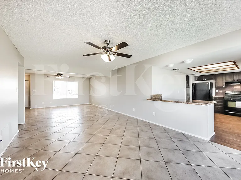3636 W Beryl Ave — Photo 5