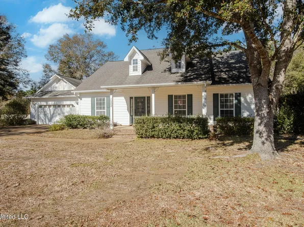 1500 Magnolia Bluff Dr, Gautier, MS 39553