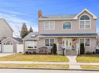 224 Park Ave, Hicksville, NY 11801