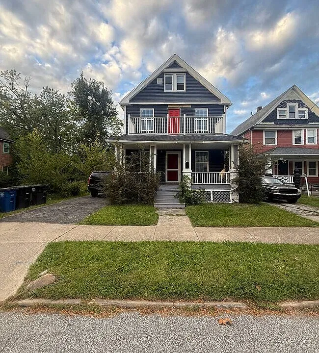 9919 Stoughton Ave