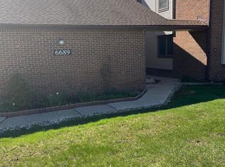 6689 Ridgefield Cir APT 201, West Bloomfield, MI 48322