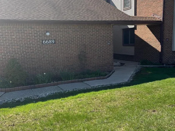 6689 Ridgefield Cir APT 201, West Bloomfield, MI 48322