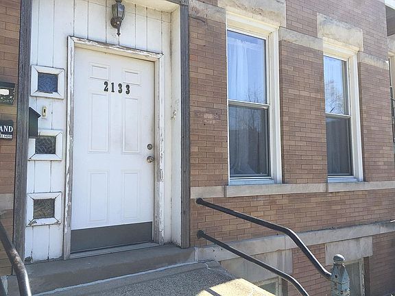 2nd image of 2133 N Oakley Ave #1