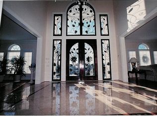 15 Saint Andrews Ct, Old Westbury, NY 11568