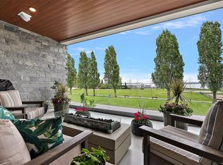 9570 5th St #203, Sidney, BC V8L2W5