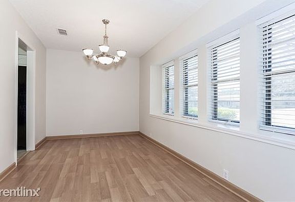 04-DiningRoom
