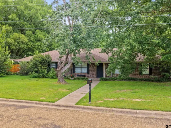 206 Carr Dr, Mount Pleasant, TX 75455