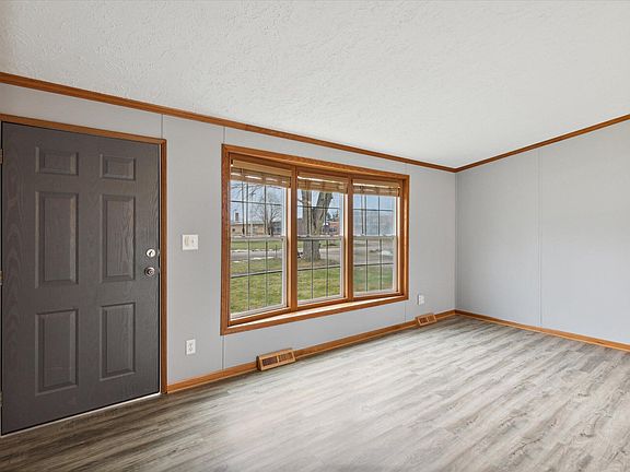 5th image of 236 S Avenue B