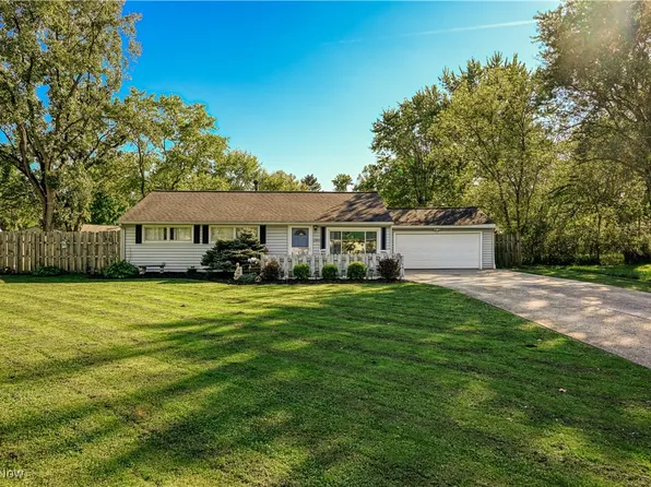9822 Crestwood Dr, Twinsburg, OH 44087