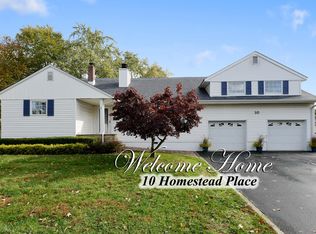 10 Homestead Pl, Holmdel, NJ 07733