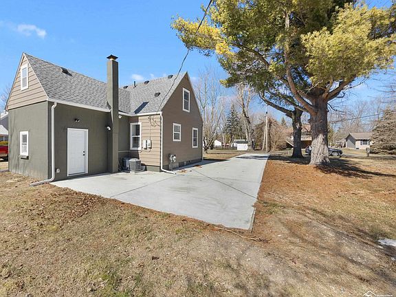 4th image of 533 Center St