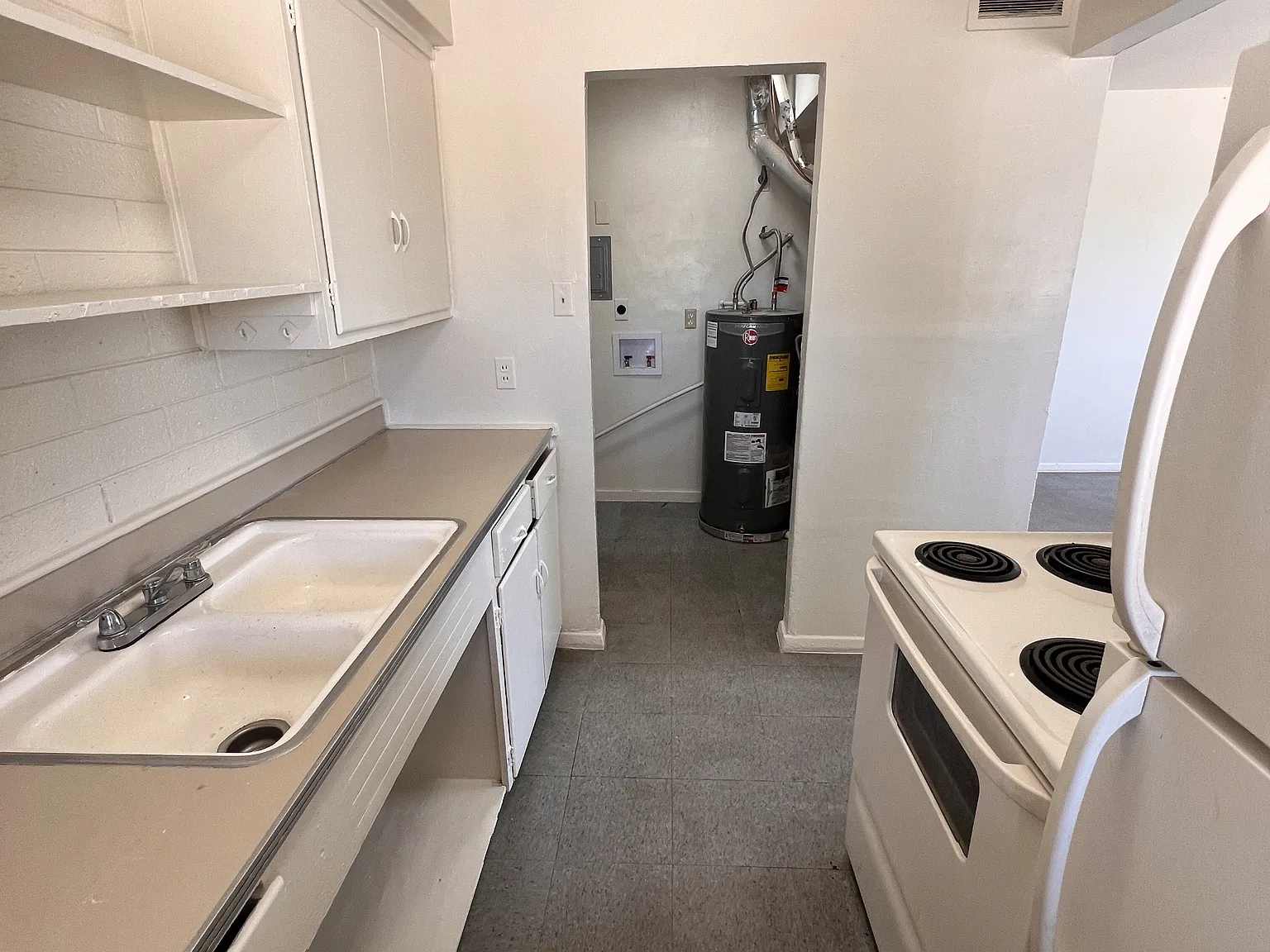 Coconino Vista (2842/2844 S) 85713 - 28 — Photo 1