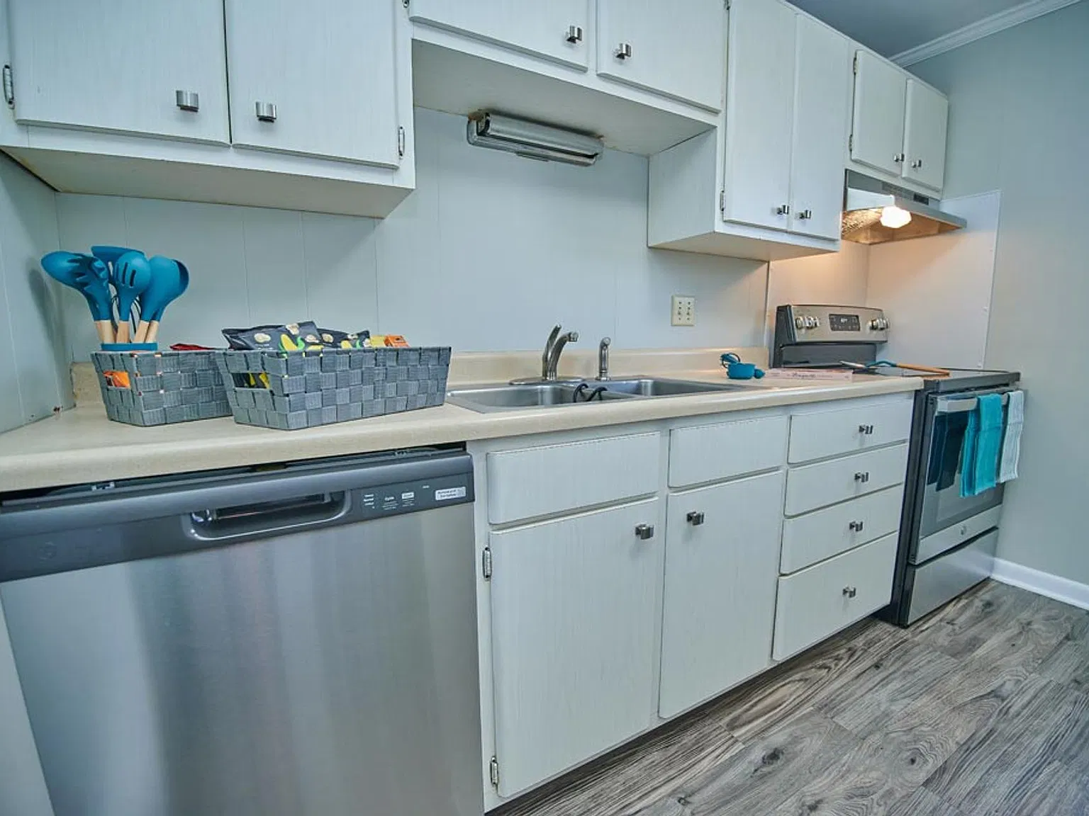 Seven Oaks Apartments — Photo 1