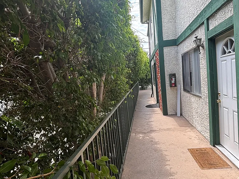 404 Myrtle St #4 — Photo 1