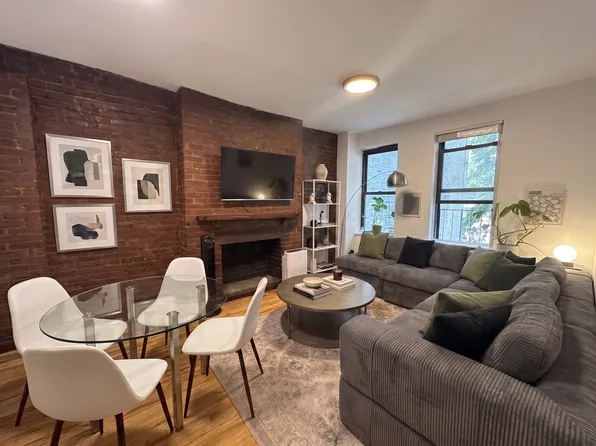 240 W 20th St APT 2B, New York, NY 10011