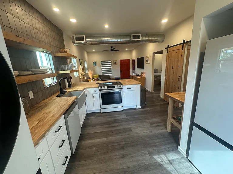 749 S 5th Ave — Photo 3