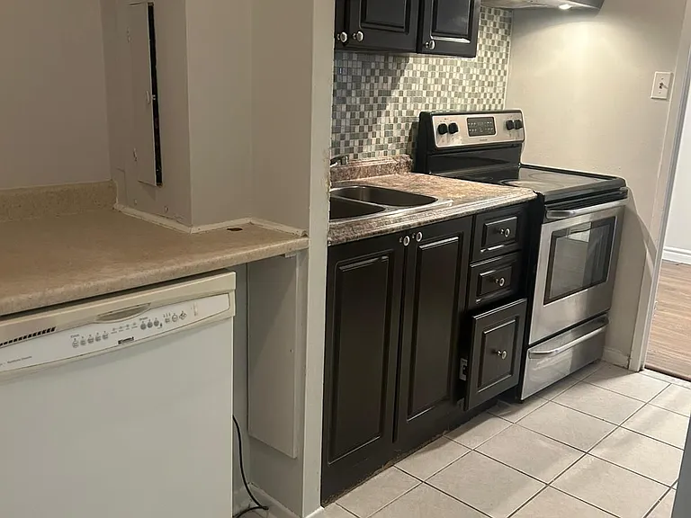 2095 Roche Ct #146 — Photo 7